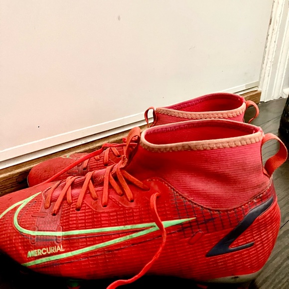 Orange Nike cleats.Size 5.5 youth. - Picture 3 of 4